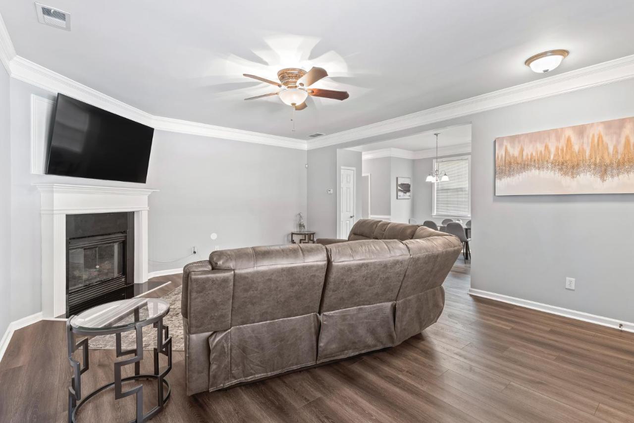 Calming Grey Townhouse With Jacuzzi Bathtub Villa Atlanta Exteriör bild